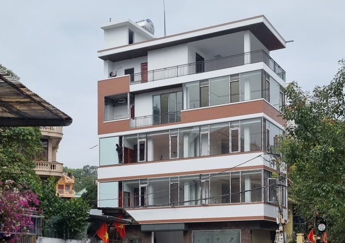 CHO THUÊ TẦNG 1 LÀM VĂN PHÒNG, BÁN CAFE, SIÊU THỊ THUẬN LỢI