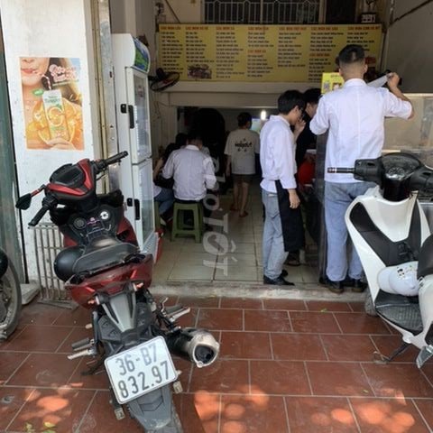 Sang nhượng quán cơm bình dân tại số 637 Phúc Diễn, Quận Nam Từ Liêm, Hà Nội.