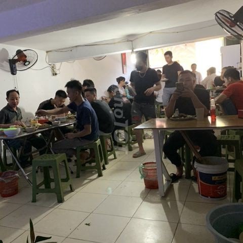 Sang nhượng quán cơm bình dân tại số 637 Phúc Diễn, Quận Nam Từ Liêm, Hà Nội.