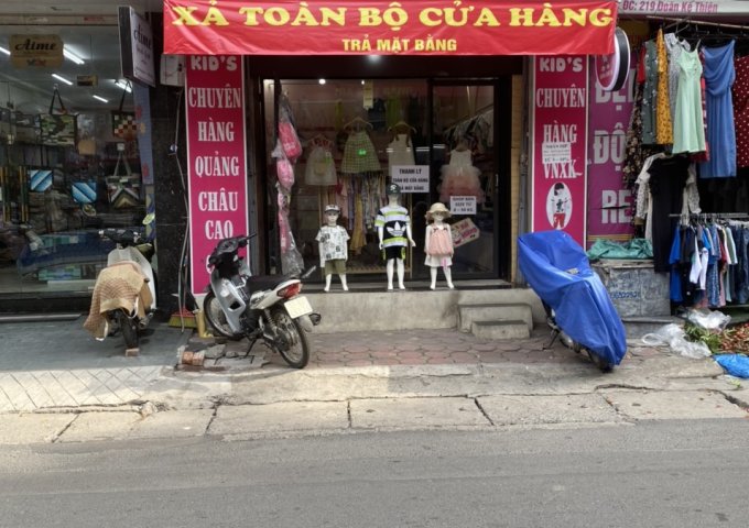 Do nhu cầu chuyển cửa hàng về gần nhà nên mình cần sang nhượng cửa hàng quần áo trẻ em.