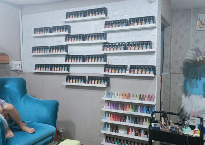 SANG NHƯỢNG TIỆM NAIL MI, GỘI ĐẦU