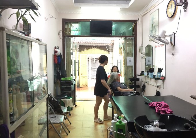 Sang nhượng salon tóc nhà 4 tầng trong đầu ngõ chính 639 Hoàng Hoa Thám, Ba Đình