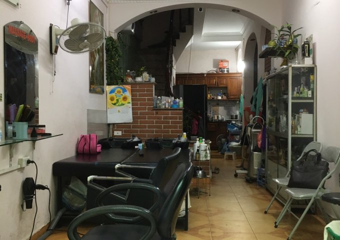 Sang nhượng salon tóc nhà 4 tầng trong đầu ngõ chính 639 Hoàng Hoa Thám, Ba Đình