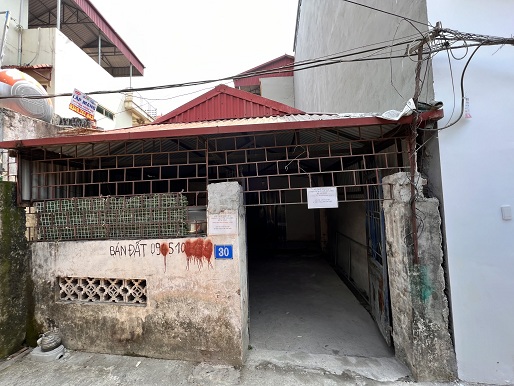Gia đình mình cho thuê nhà cấp 4 nguyên căn tại số 30 ngách 80/318 tổ 11, p. Thạch Bàn, quận Long Biên, Hà Nội.