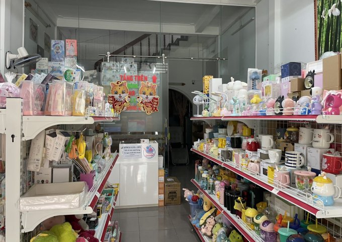 Cần bán hoặc cho thuê. Nhà mặt tiền đường lớn , gần chợ , ở trung tâm thành phố Quy Nhơn