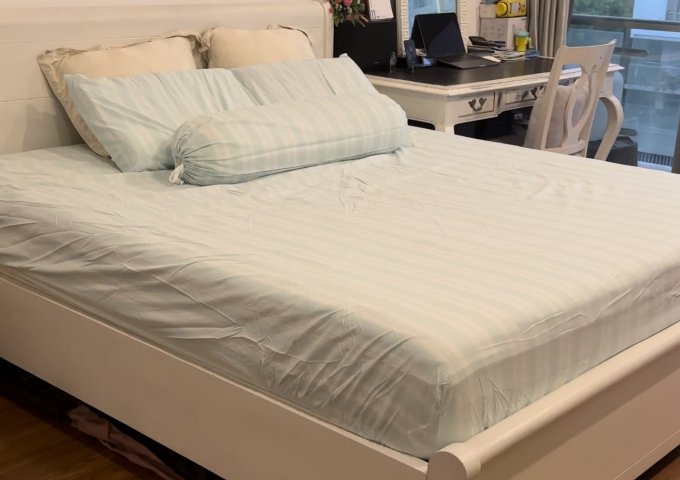 Bán căn hộ garden plaza 2,phú mỹ hưng,view kênh đào,nhà như hình,lầu 6,141m2,8.15 tỷ.Lh 0903920635