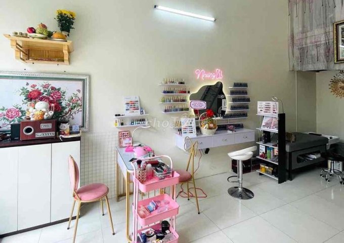 Chính chủ cần sang nhượng cửa hàng Nails, Mi, gội đầu tại Hà Đông.