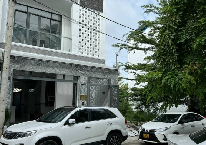Bán nhà phố 4 tầng - Hẻm nhựa 8m - Khu 2637 Huỳnh tấn Phát, Phú Xuân Nhà Bè