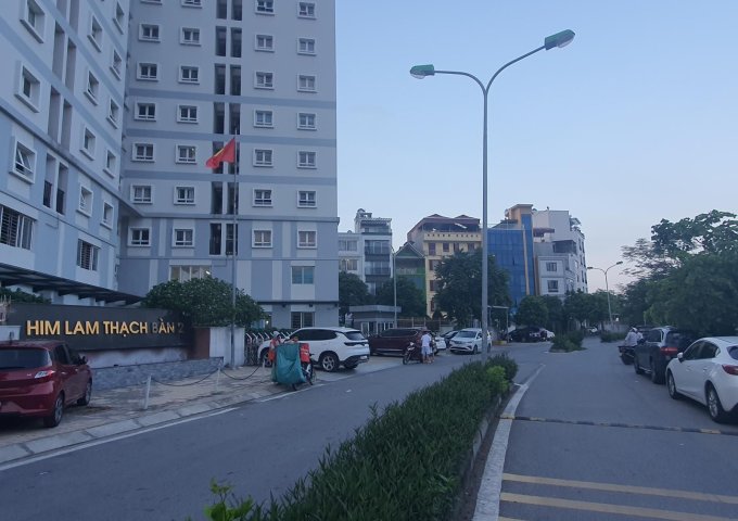 Bán đất phố Cổ Linh, vỉa hè, KD, 90 m2, MT 9 m, nhĩnh 18 tỷ.