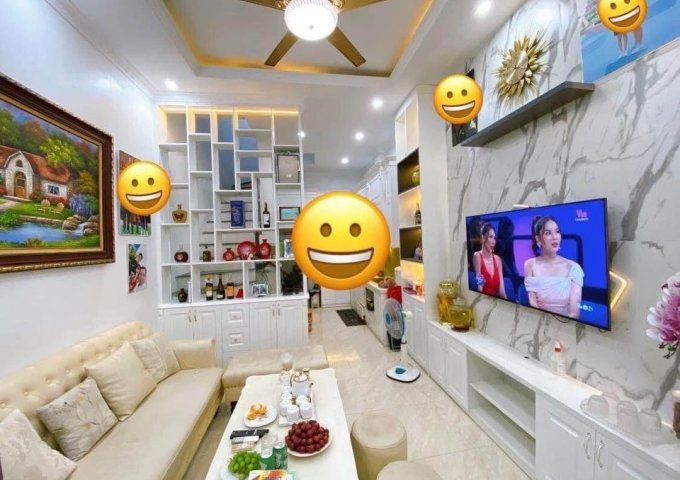 BÁN NHÀ NGÕ 102 KHƯƠNG TRUNG  34M MẶT TIỀN 4M, 5 TẦNG , GIÁ 4.35 TỶ.CHÍNH CHỦ ,NHÀ ĐẸP Ở LUÔN.