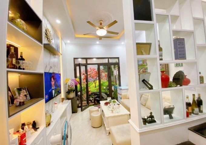 BÁN NHÀ NGÕ 102 KHƯƠNG TRUNG  34M MẶT TIỀN 4M, 5 TẦNG , GIÁ 4.35 TỶ.CHÍNH CHỦ ,NHÀ ĐẸP Ở LUÔN.