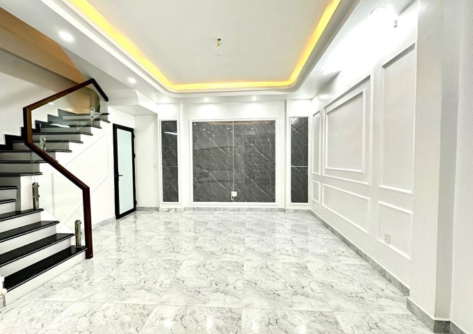 Bán nhà ngõ 299 Ngô Gia Tự 4 tầng mới tinh GIÁ 2.7 tỉ có sân cổng riêng