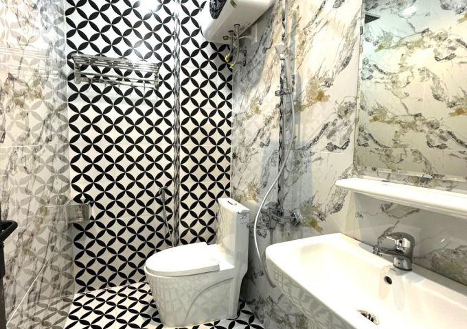 Bán nhà ngõ 299 Ngô Gia Tự 4 tầng mới tinh GIÁ 2.7 tỉ có sân cổng riêng