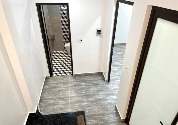 Bán nhà ngõ 299 Ngô Gia Tự 4 tầng mới tinh GIÁ 2.7 tỉ có sân cổng riêng