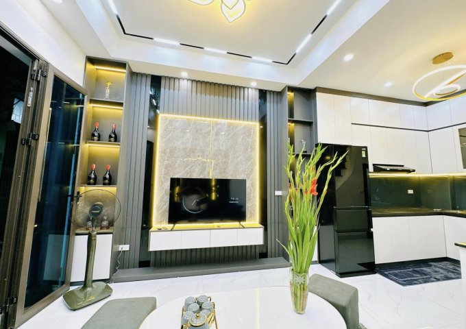 Nhà đẹp như khách sạn tại Kim Giang - Vị trí đắc địa, giá tốt, môi trường sống lý tưởng!