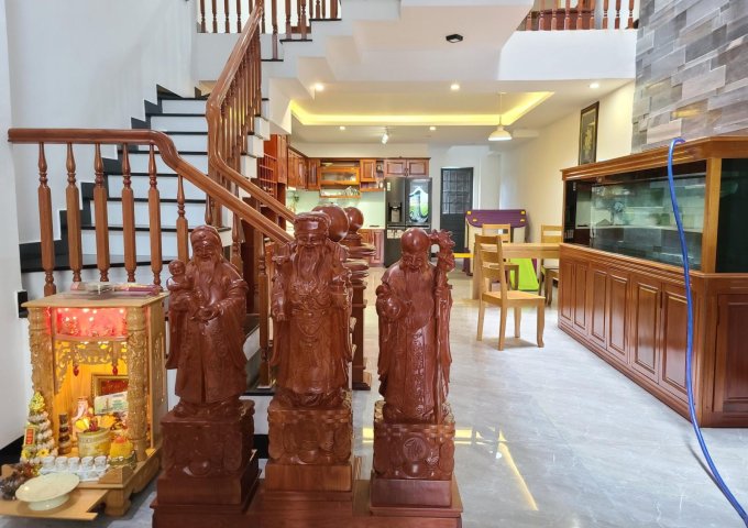 Nhà 4 tầng đẹp lung linh nội thất gỗ sang trọng ngay cầu Trung Lương Đà Nẵng-hơn 5 tỷ.