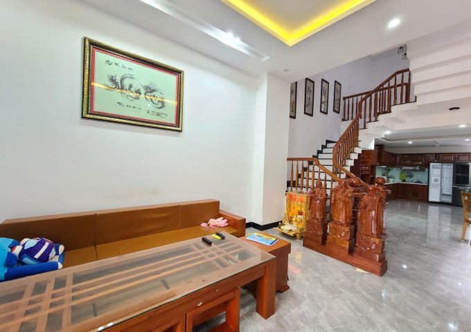 Nhà 4 tầng đẹp lung linh nội thất gỗ sang trọng ngay cầu Trung Lương Đà Nẵng-hơn 5 tỷ.