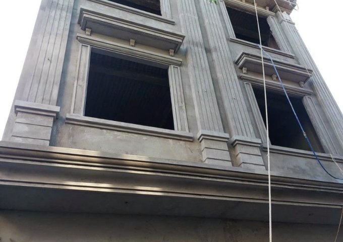 Bán căn nhà Phương Lưu - Đông Hải. Gần Hồ Phương Lưu, trung tâm thương mại BigC, Parson, Doji. 
Bán kính 500m thì không thiếu thứ gì.