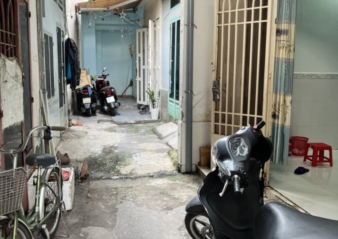 Gò Vấp 32m2 hẻm ba gác,cách hẻm xe hơi 20m giá 2,7 tỷ