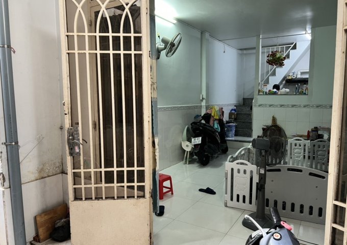 Gò Vấp 32m2 hẻm ba gác,cách hẻm xe hơi 20m giá 2,7 tỷ