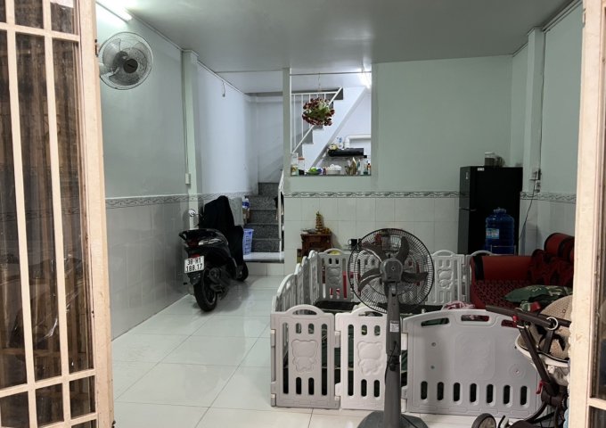 Gò Vấp 32m2 hẻm ba gác,cách hẻm xe hơi 20m giá 2,7 tỷ