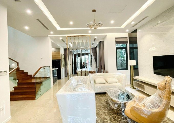 Cho thuê khu siêu VIP Victoria Bason Villas Quận 1 (225m2) hầm 4 tầng nổi, full NT cơ bản, giá rẻ