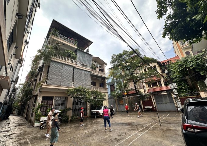 Bán đất tặng Lô Góc 3 tầng 100m2, MT 12m tại Nguyễn Ngọc Nại ngõ ô tô tránh, trước nhà có sân rộng