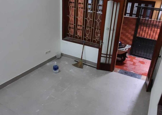 Cho thuê nhà nguyên căn, HGĐ, Nguyễn Phong Sắc 60m2, 3N, 10tr, đủ đồ.