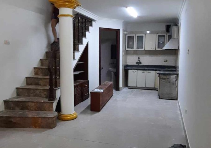 Cho thuê nhà nguyên căn, HGĐ, Nguyễn Phong Sắc 60m2, 3N, 10tr, đủ đồ.