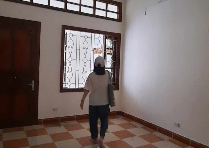 Cho thuê nhà nguyên căn, HGĐ, Nguyễn Phong Sắc 60m2, 3N, 10tr, đủ đồ.