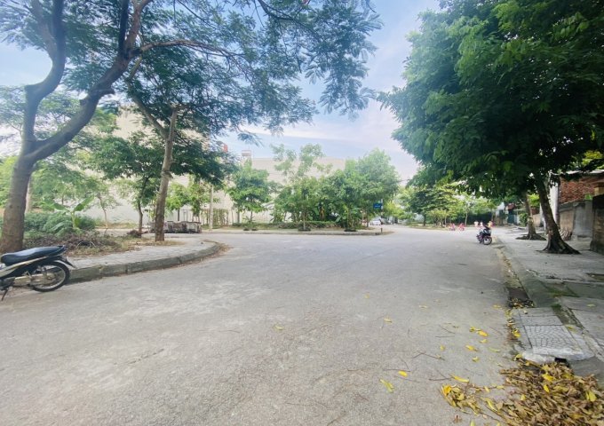  Bán lô 142m2 góc mặt đường Lê Quảng Ba, Liên Bảo, Vĩnh Yên