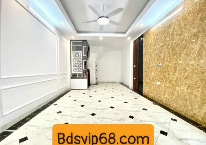 Bán nhà đẹp nội thất xịn sò vài bước chân ra phố Lê Văn Lương 30m2, 6 tầng giá 4.95 tỷ
