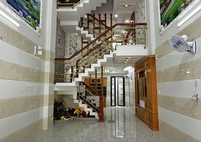 Ngộp bank Bán gấp Nhà Hẻm 305 Lê Văn Quới Bình Tân, 4 tầng, tặng nội thất
