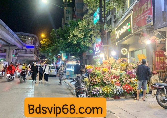 Cần bán siêu phẩm nhà mặt phố giá bình dân, mặt đường Nguyễn Trãi 64m2, 11.5 tỷ