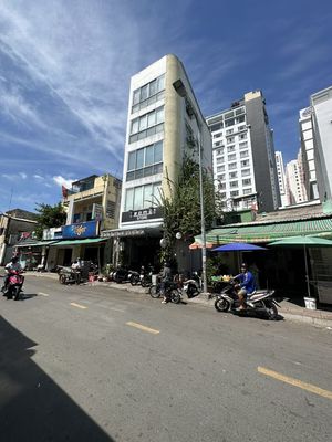 Bán gấp nhà mặt tiền Cao Bá Nhạ P. Nguyễn Cư Trinh Q1. DT: 9.5x19m, giá bán 98,5 tỷ TL
