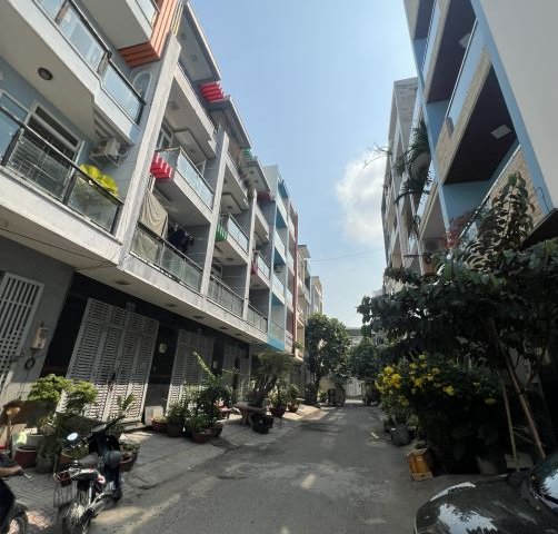 Đi đinh cư cần bán căn hộ dịch vụ Nguyên Hồng,dt:4x20m. 5 tầng , HĐ thuê 40 triệu/tháng.