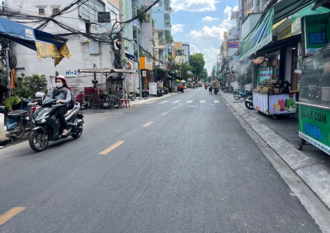 Mặt tiền hoà hưng p13 q10  Diện tích 4,2*15 công nhận 54  Kết cấu 1 trệt 1 lầu vị trí sát cách mạng tháng 8