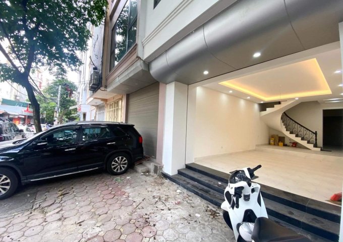 Bán nhà Kim Đồng, Giáp Bát 59m, vỉa hè oto tránh, kinh doanh sầm uất, view hồ, giá tốt