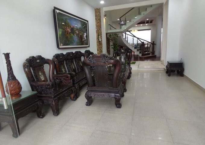 Biệt thự 5 tầng đẳng cấp tại Đường Nguyễn Văn Linh, P. Bình Thuận Quận 7.