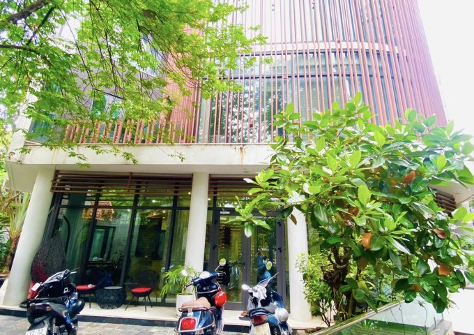 Bán biệt thự KĐT Dịch Vọng, Vị trí đẹp, View công viên, Ô tô tránh, vỉa hè, 268m2, MT 16m, 72 tỷ