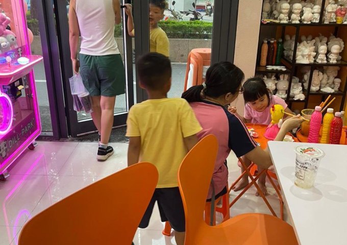 VỊ TRÍ ĐẸP - GIÁ TỐT - Chuyển Nhượng Quán Trà Đào Dầm Peach City Thượng Thanh