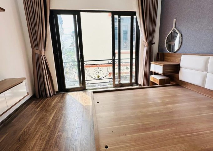 Bán Nhà ngõ 200 Vĩnh Hưng 48m2 5 tầng giá 5.55 tỷ