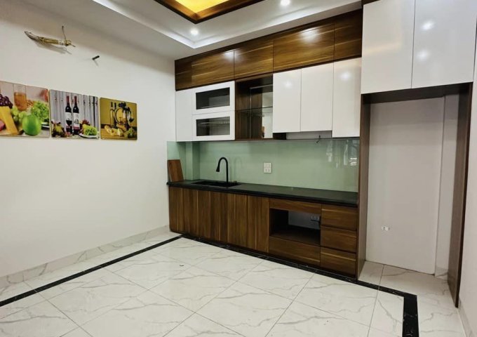 Bán Nhà ngõ 200 Vĩnh Hưng 48m2 5 tầng giá 5.55 tỷ