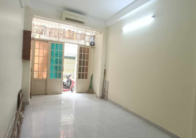 Bán nhà trung tâm Q3 đường Cao Thắng, 3 tầng, 4PN, hẻm xe hơi 3m, nhỉnh 5 tỷ.