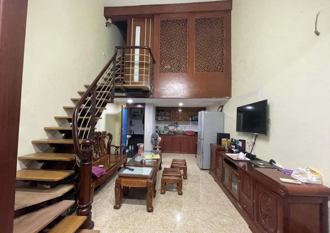 bán nhà ngõ Chợ Khâm Thiên - Đống Đa Dt: 30m xây 3 tầng MT: 4m giá 2.65 tỷ ngõ nông, xe máy tránh