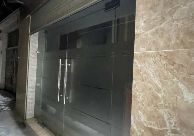 bán nhà ngõ Chợ Khâm Thiên - Đống Đa Dt: 30m xây 3 tầng MT: 4m giá 2.65 tỷ ngõ nông, xe máy tránh