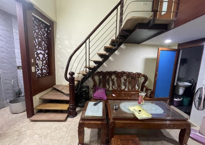 bán nhà ngõ Chợ Khâm Thiên - Đống Đa Dt: 30m xây 3 tầng MT: 4m giá 2.65 tỷ ngõ nông, xe máy tránh