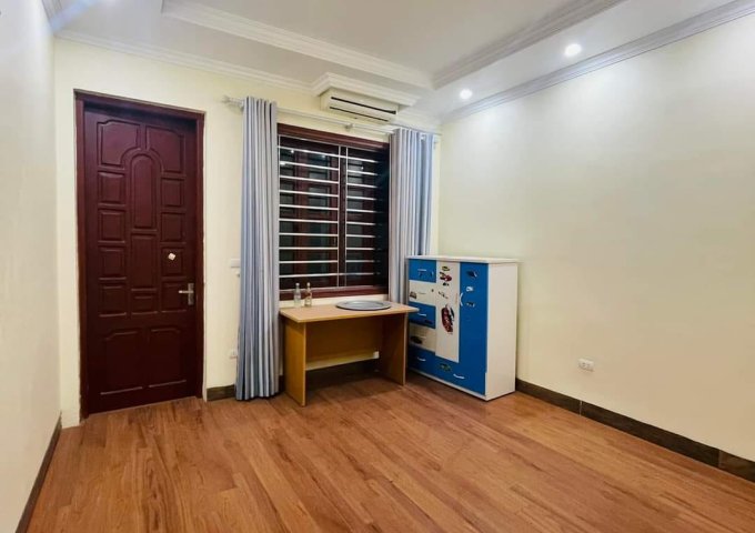 Bán nhà Yên Phúc, Hà Đông, 39 m2, 3 tầng, 4 mặt tiền, giá nhỉnh hơn 4 tỷ.