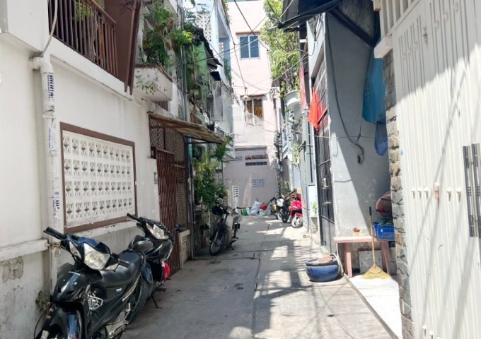 Nhà Căn góc mới 3 tầng hẻm trước nhà 5m đường Nguyễn Trãi P2Q5