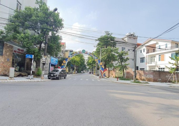 Cho thuê mặt bằng lô góc Nguyễn Du, Khai Quang. DT 230m2